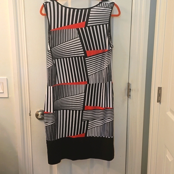 Kim Rogers Black and White Shift Dress with Coral Highlights Size L (0728C) - Picture 2 of 7